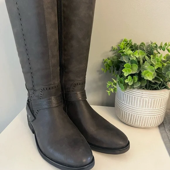 BARETRAPS Gray Knee-High Boots - Picture 1 of 9